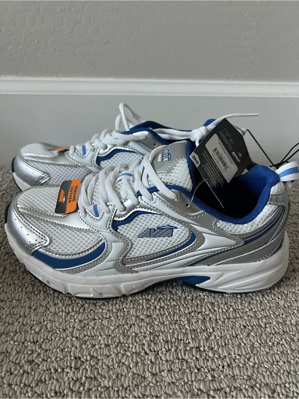 Avia Women's 5000 Performance Sneakers size8w
NWT $25